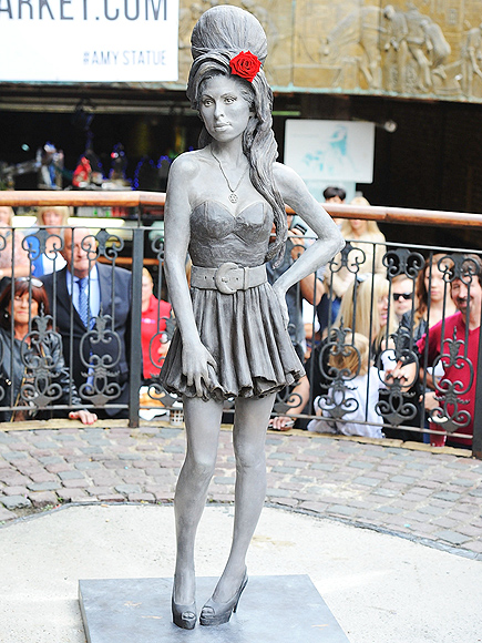 estatua-amy-winehouse