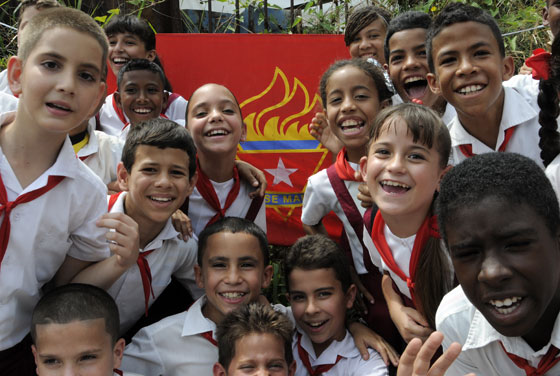 Miembros de la Organizacion de Pioneros José Martí de Cuba. Foto vía: http://www.radiociudadhabana.icrt.cu