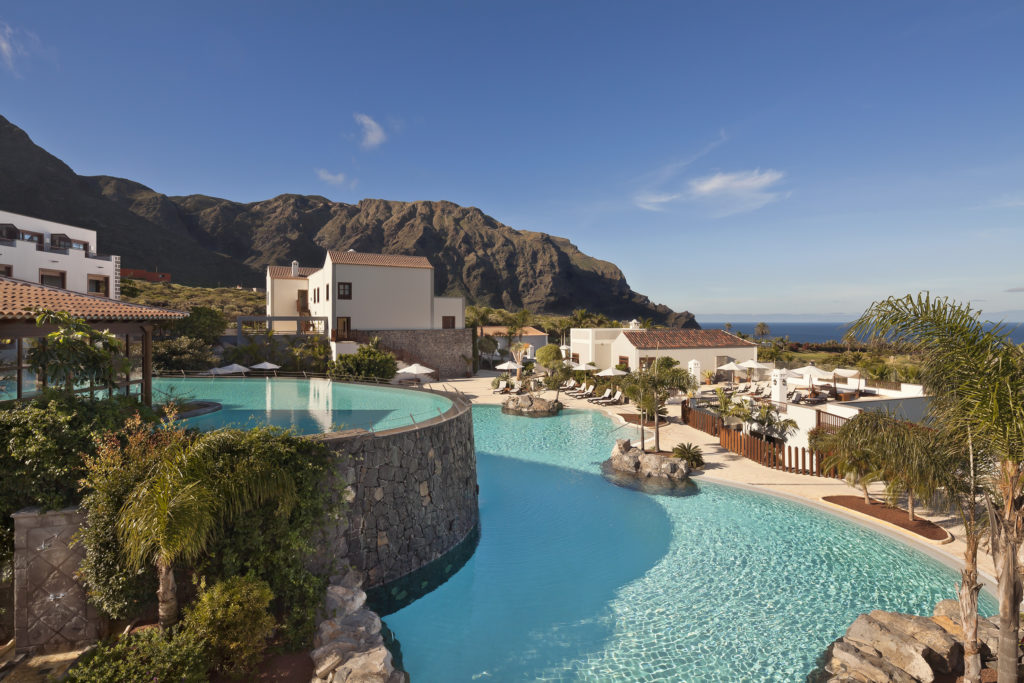 MeliaHaciendaDelConde-PoolMountainView