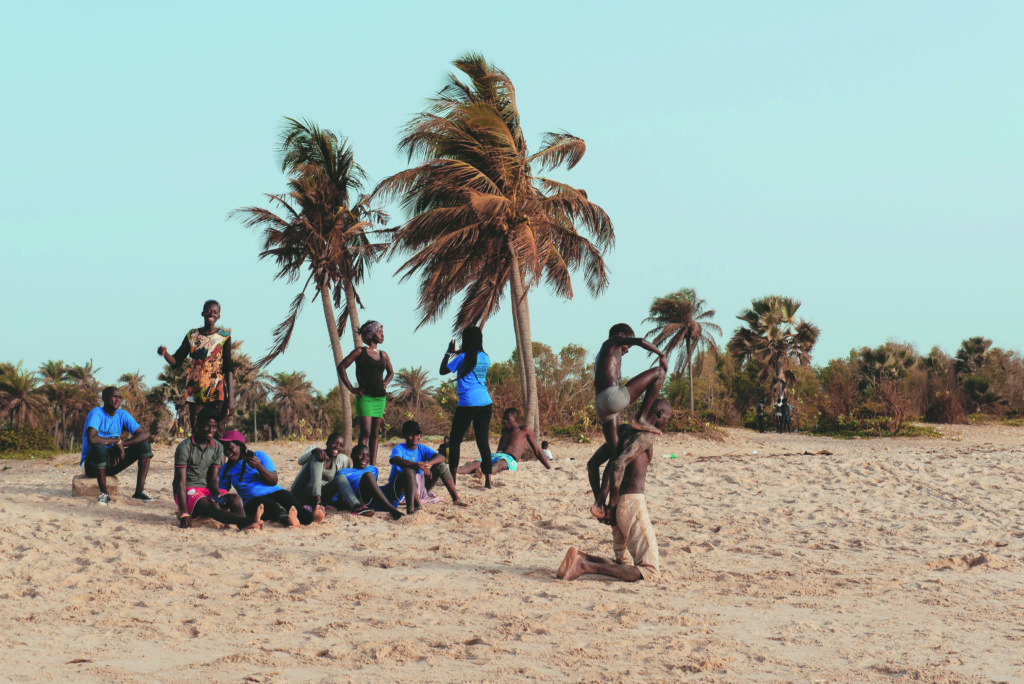 af_Pandilla en la playa Gambia por Patri Cámpora
