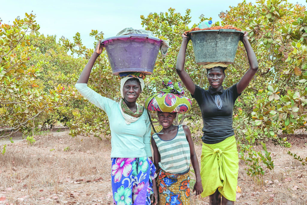 af_Recolectoras frutas Gambia por Patri Cámpora