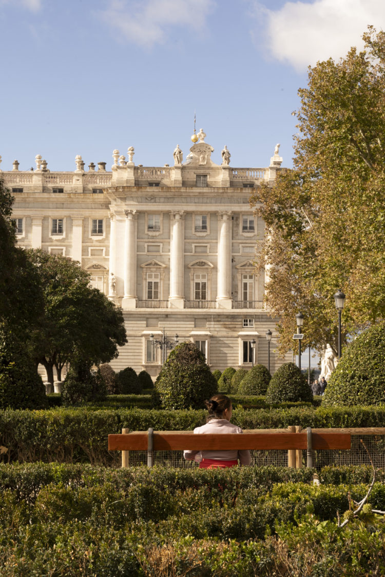 Madrid, el Palacio Real y un pasadizo al cielo - Revista Binter