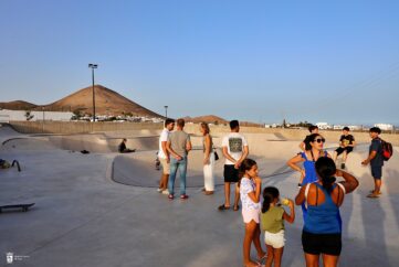 El Parque Municipal Tajinaste, situado junto al Instituto de Educación Secundaria (IES) Tías, recibió la pasada semana una gran cantidad de usuarios de todas las edades que participaron en la jornada de puertas abiertas organizadas por el Ayuntamiento de Tías.